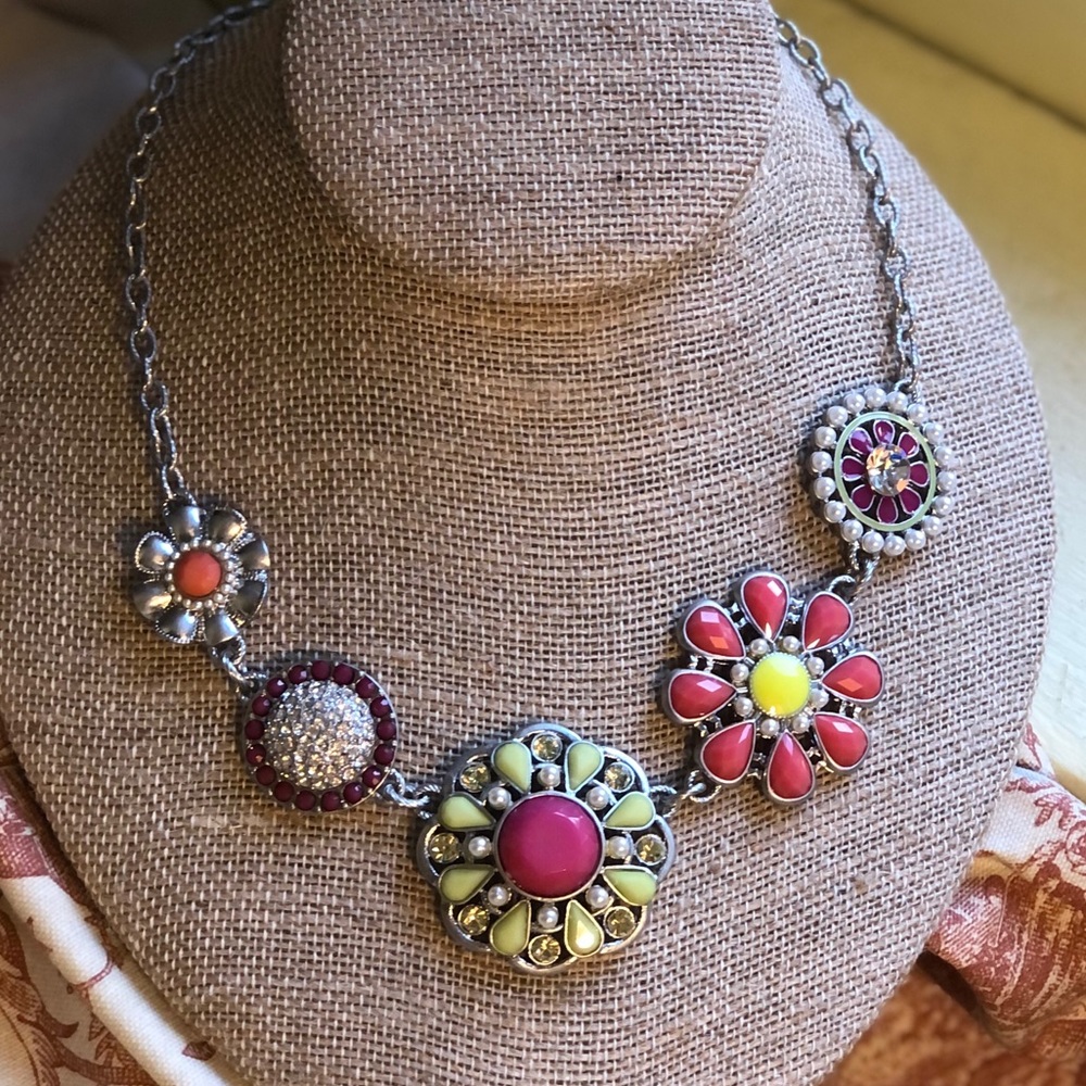 lia sophia NWT “Flower Pot” statement necklace